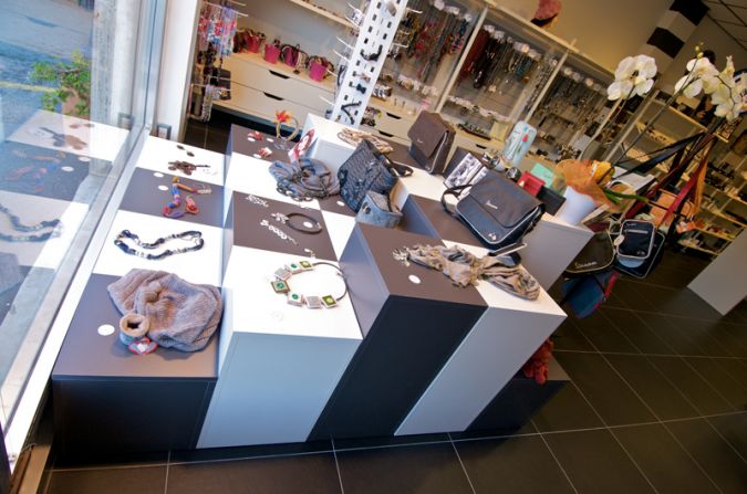 arredamento negozi borgosesia geg hair beauty accessories (1)